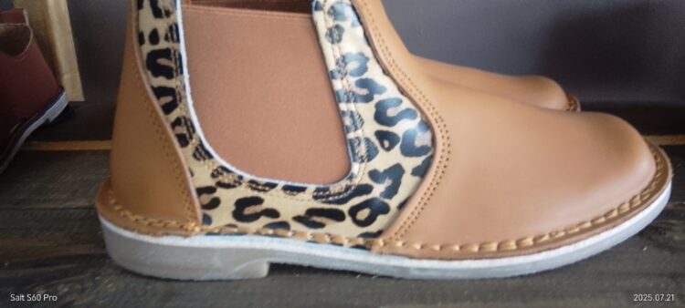 SLIP ON LEOPARD PRINT
